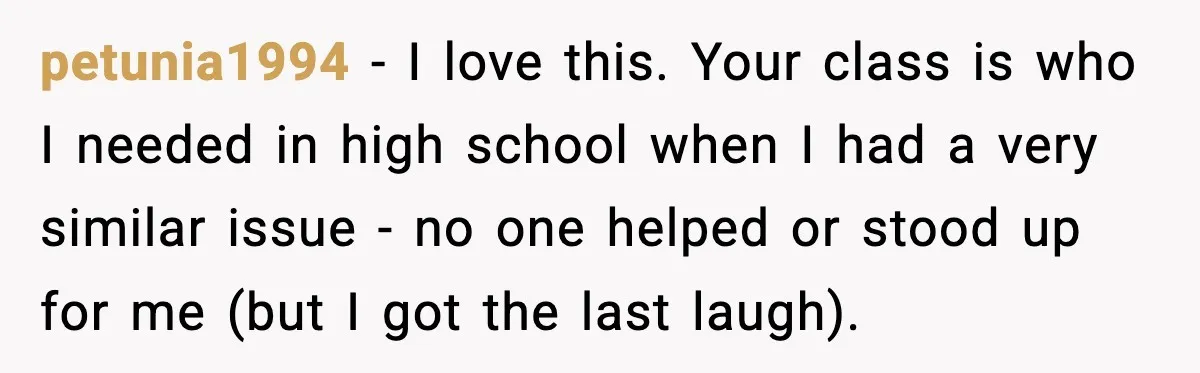 Substitute Teacher Demands A Student Turn Off Her Insulin Pump, Then Realizes She Made A Huge Mistake petunia1994 − I love this. Your class is who I needed in high school when I had a very similar issue - no one helped or stood up for me...