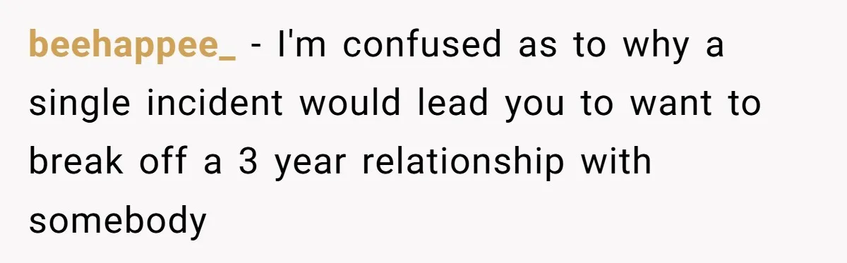 She Returned His Engagement Ring Because The Hotel Wasn’t Romantic Enough, He Wonders If Love Really Matters beehappee_ − I'm confused as to why a single incident would lead you to want to break off a 3 year relationship with somebody
