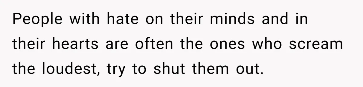 Woman Discovers Internet Has Picked Her As “The Ugly Friend,” Starts Breaking Her Confidence People with hate on their minds and in their hearts are often the ones who scream the loudest, try to shut them out.