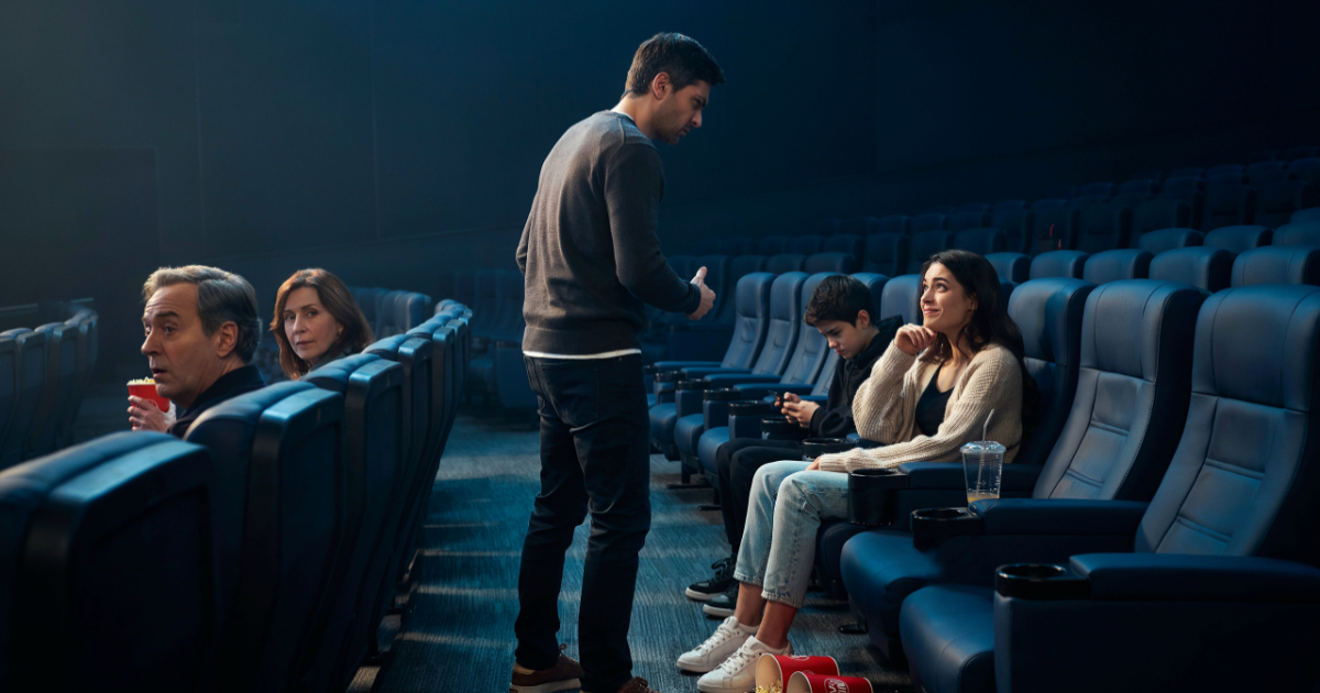 Brother Leaves His Sister at the Cinema After She Spends the Entire Movie Kicking His Seat Brother Leaves His Sister at the Cinema After She Spends the Entire Movie Kicking His Seat